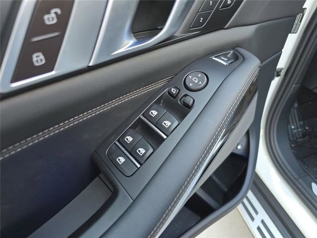 Used 2024 BMW X5 xDrive50e image 21