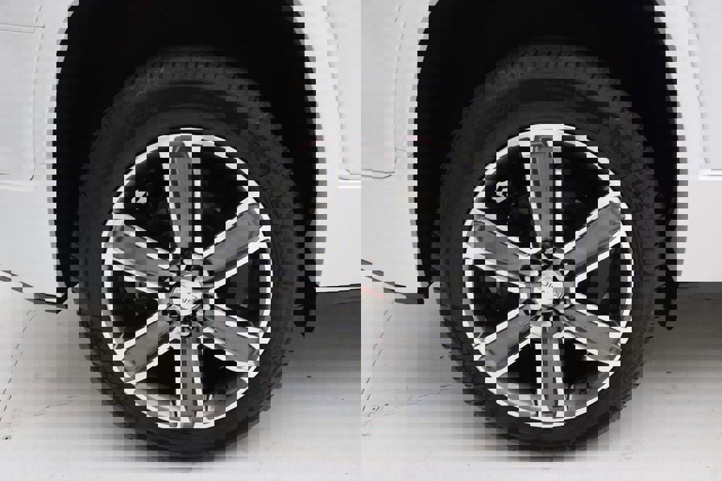 Used 2018 GMC Acadia Denali w/ Technology Package image 9