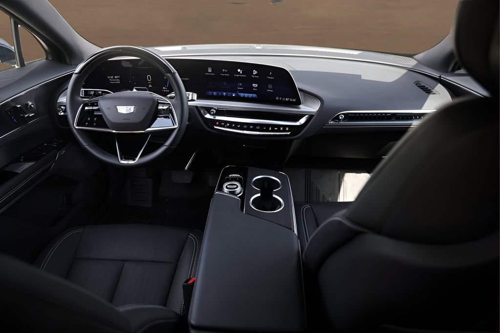 Used 2025 Cadillac Lyriq Luxury w/ LPO, Floor Liner Package image 24