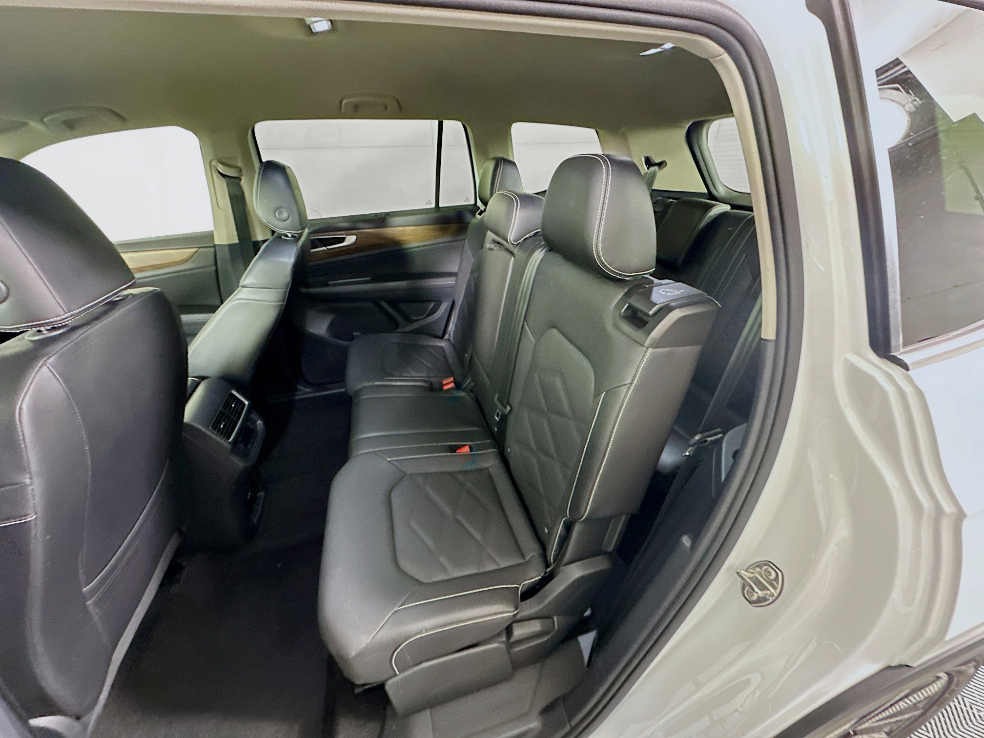 Used 2025 Volkswagen Atlas SE image 28