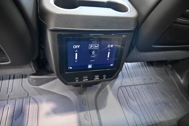 New 2026 GMC Yukon XL Denali Ultimate w/ LPO, Floor Liner Package AWD/4WD image 32