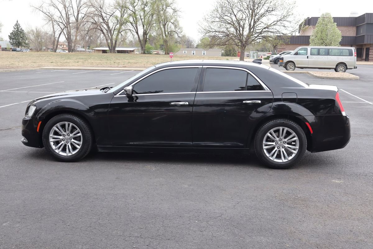Used 2016 Chrysler 300 C image 9