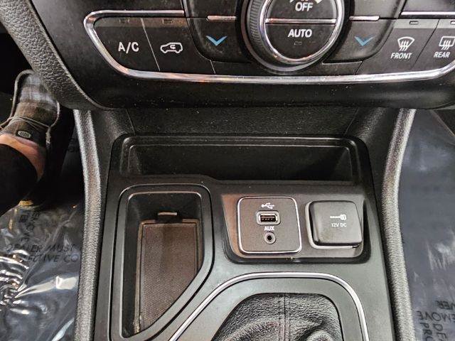 Used 2019 Jeep Cherokee Latitude Plus w/ Comfort/Convenience Group FWD image 21