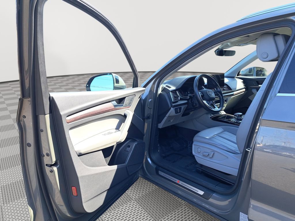 Used 2023 Audi Q5 2.0T Premium image 11