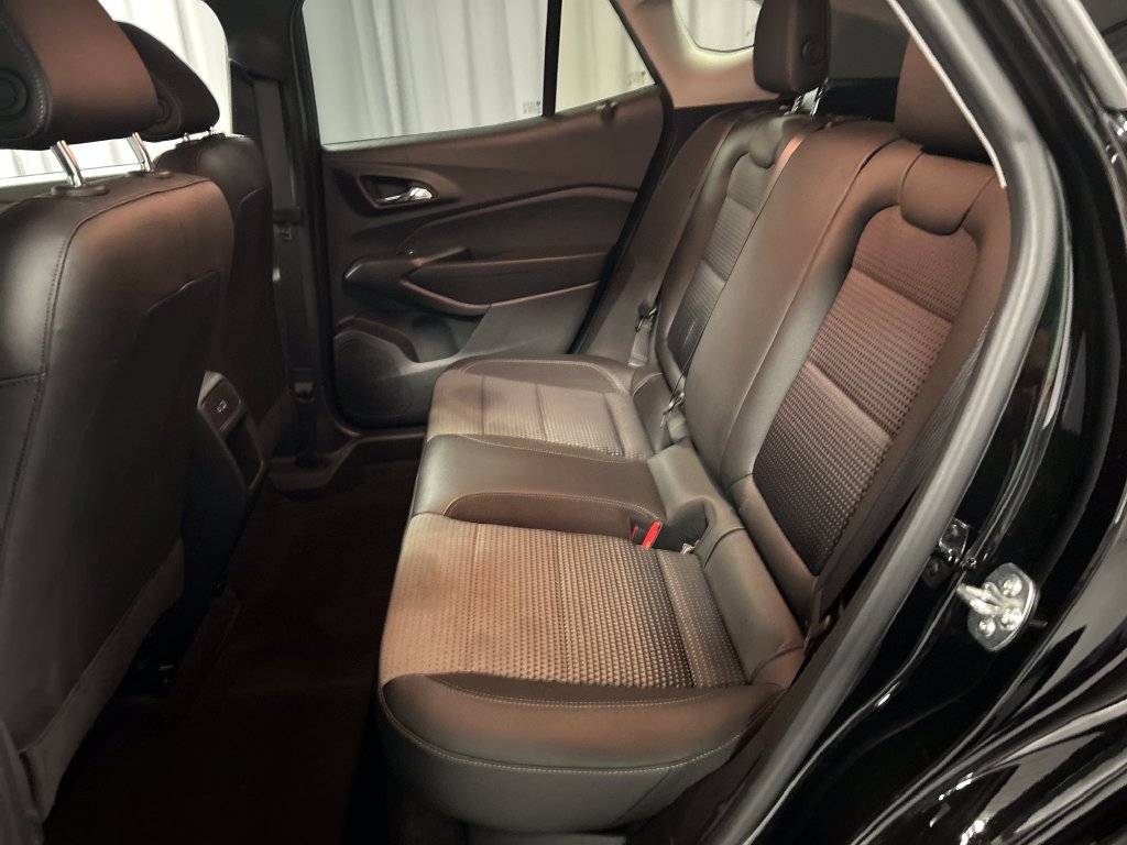 Used 2025 Chevrolet Trax LT FWD image 22