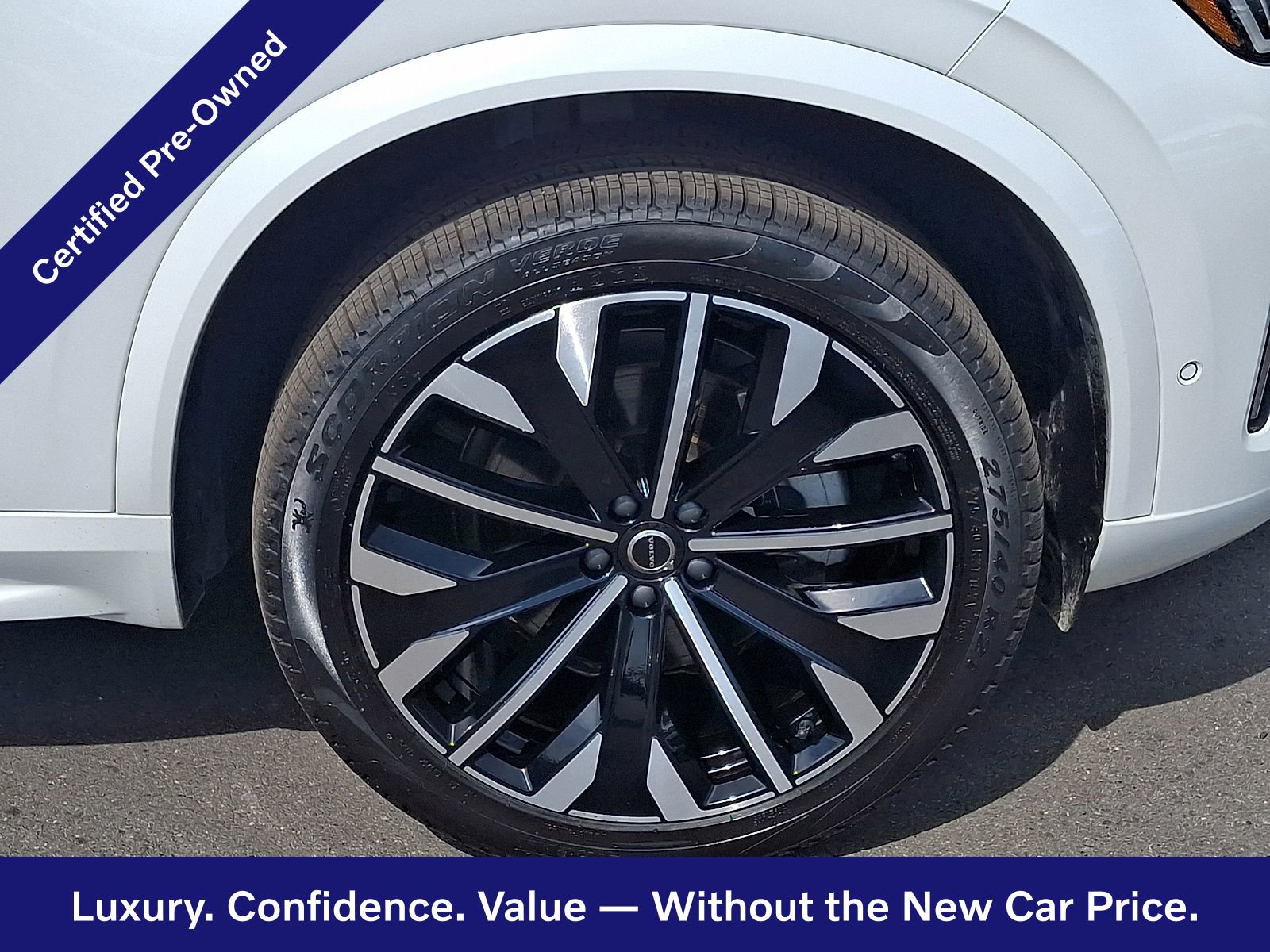 Certified 2025 Volvo XC90 B6 Plus AWD/4WD image 9