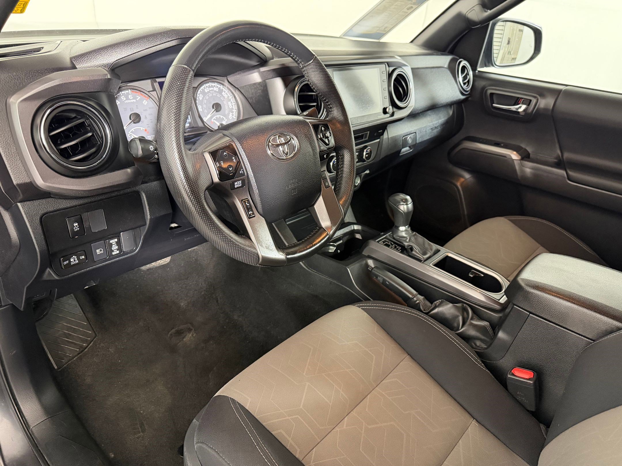 Used 2023 Toyota Tacoma TRD Off-Road w/ Technology Package image 3