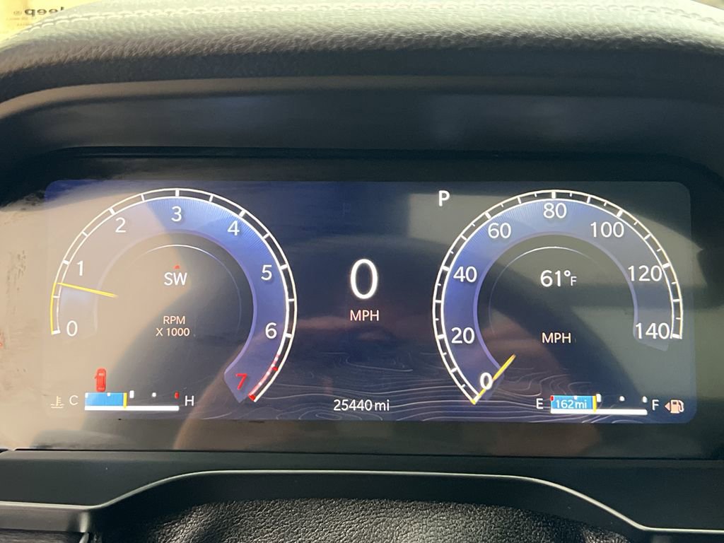 Used 2024 Jeep Grand Cherokee Limited w/ Luxury Tech Group II image 34