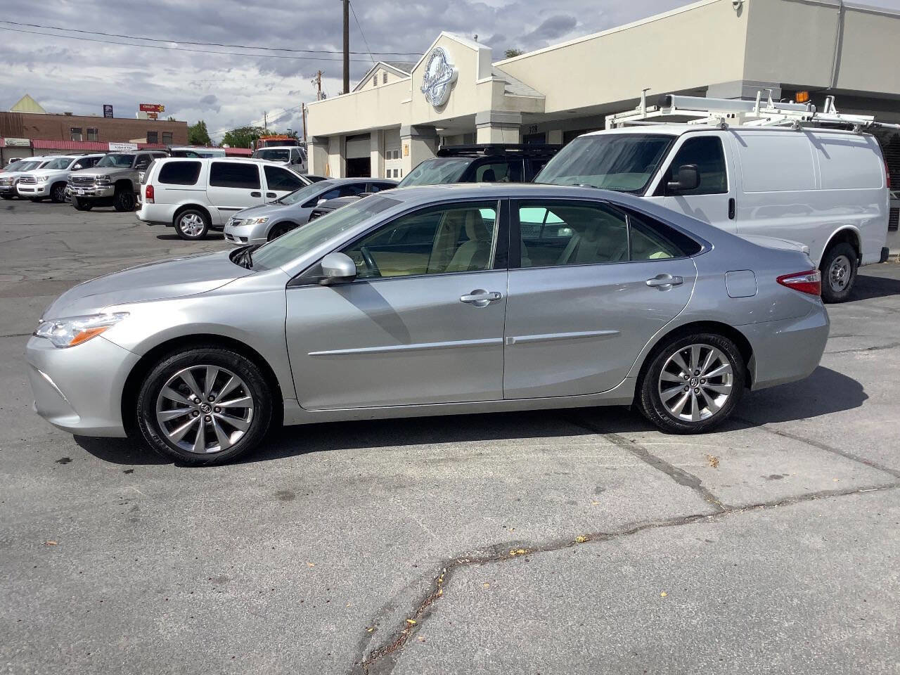 Used 2017 Toyota Camry XLE FWD image 17