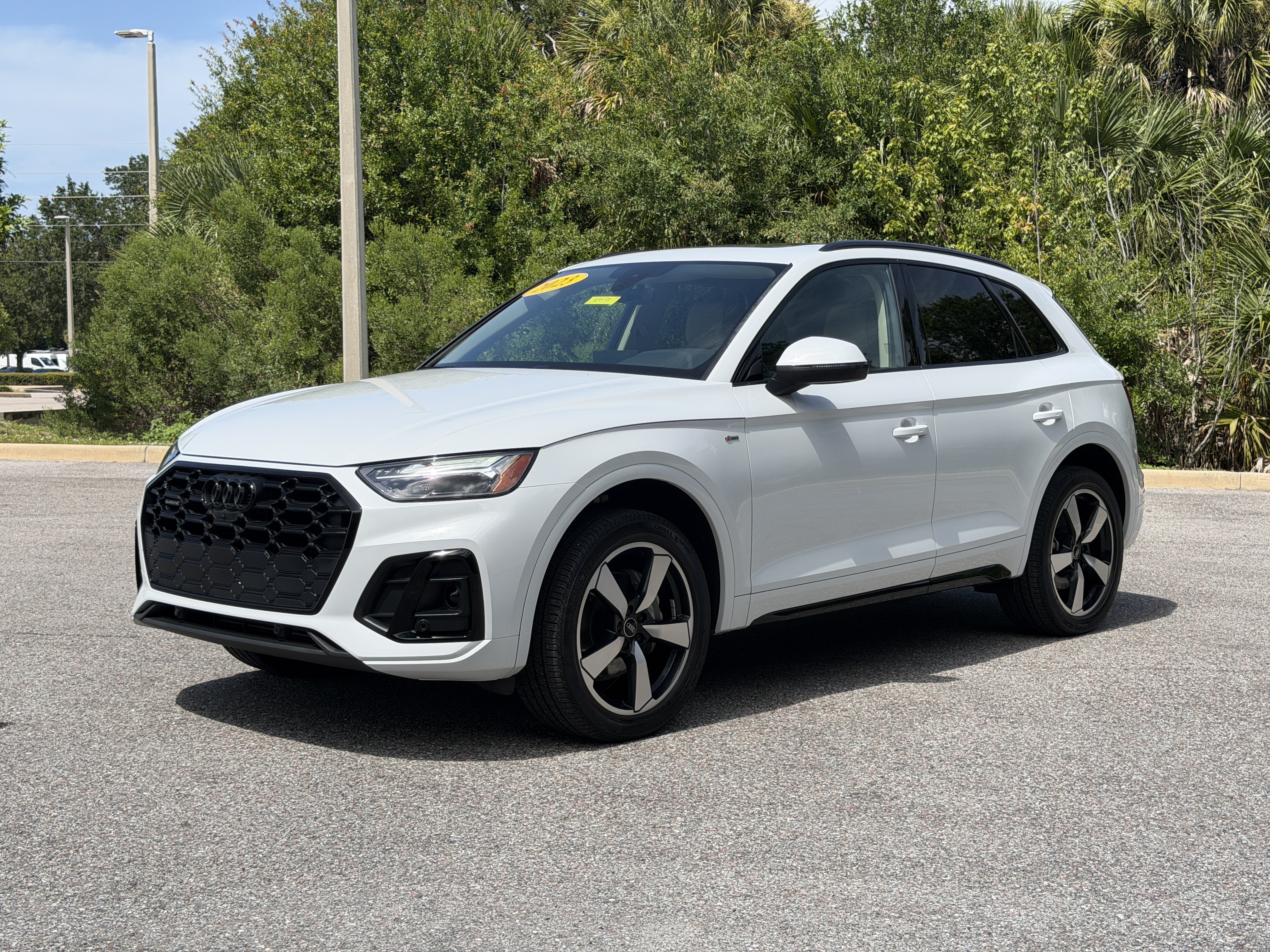 Used 2023 Audi Q5 2.0T Premium Plus w/ Premium Plus Package AWD/4WD image 2