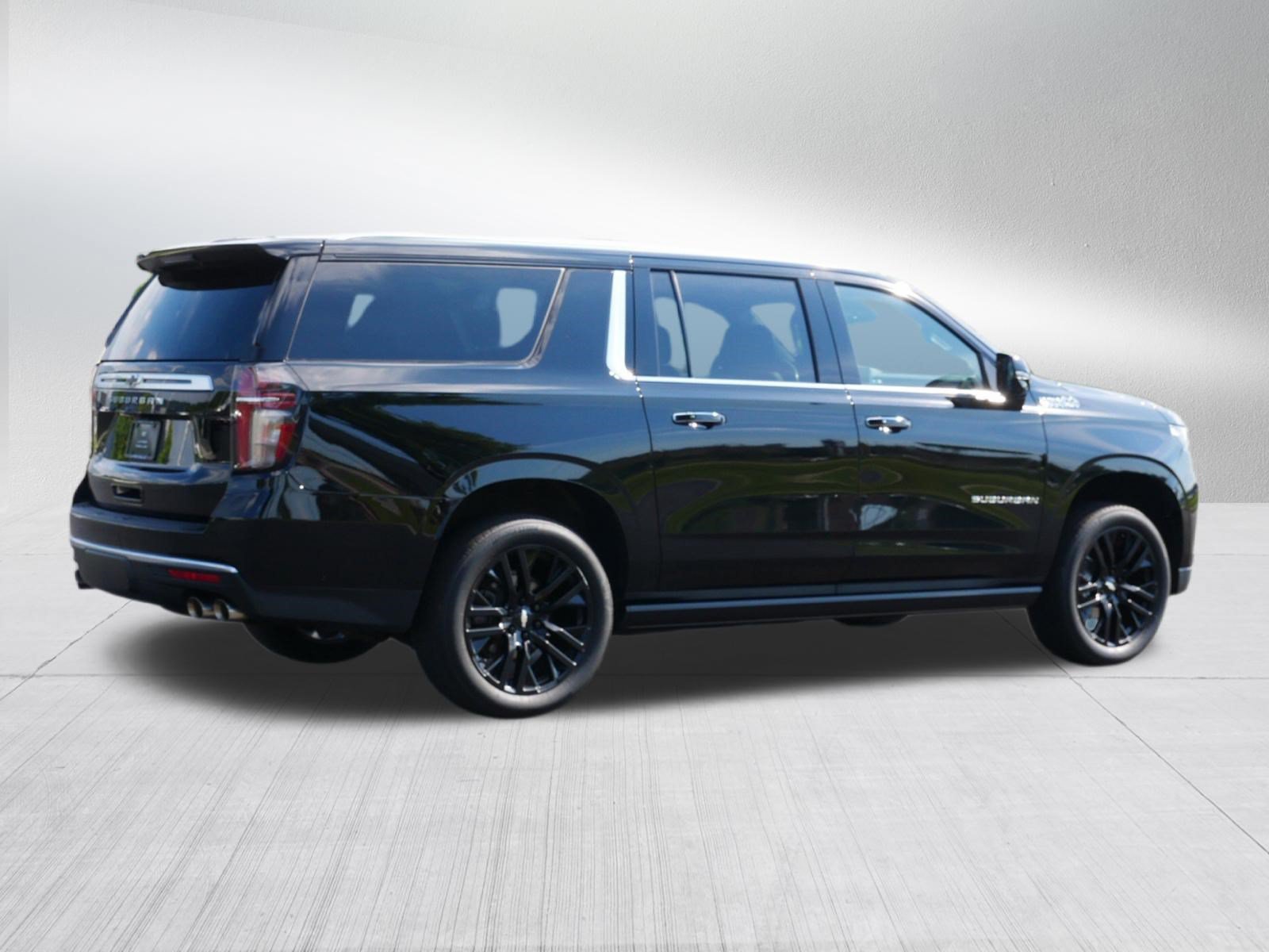 Used 2023 Chevrolet Suburban High Country AWD/4WD image 7