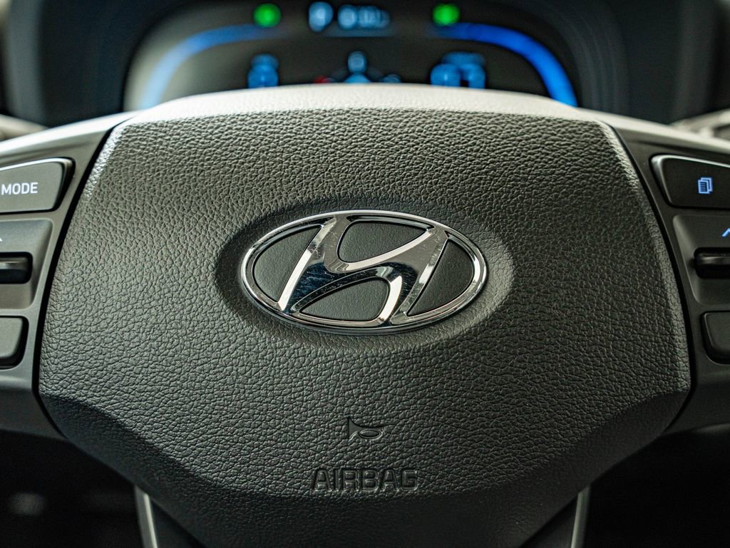 Used 2025 Hyundai Venue Limited FWD image 20