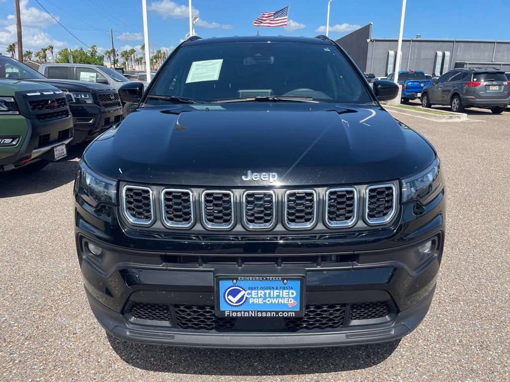 Used 2025 Jeep Compass Latitude AWD/4WD image 2