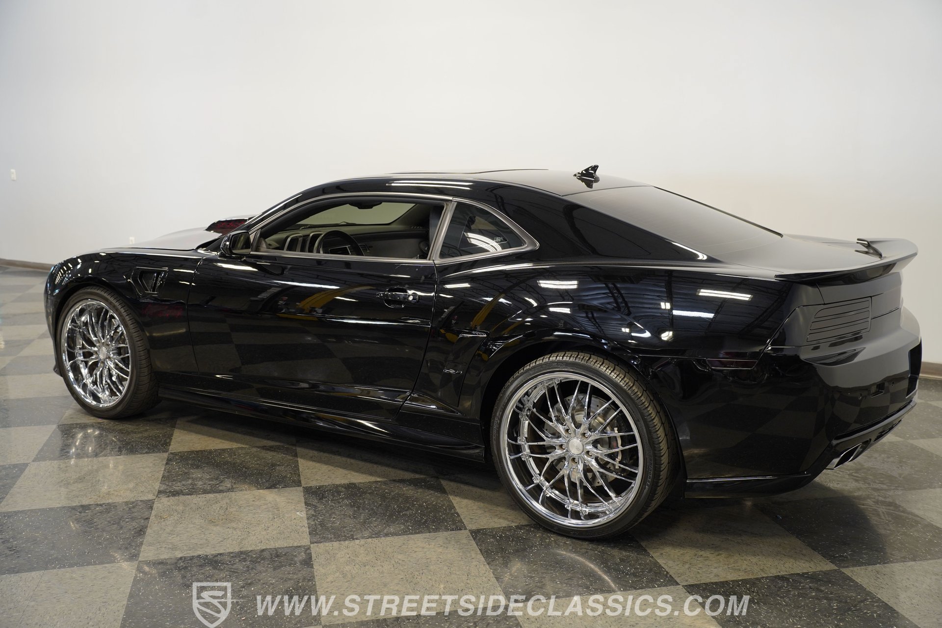 Used 2010 Chevrolet Camaro SS w/ RS Package RWD image 9