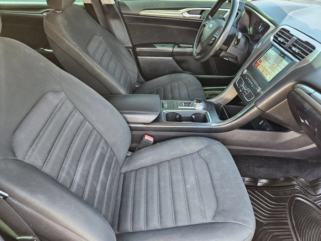 Used 2018 Ford Fusion SE w/ Fusion SE Technology Package FWD image 15