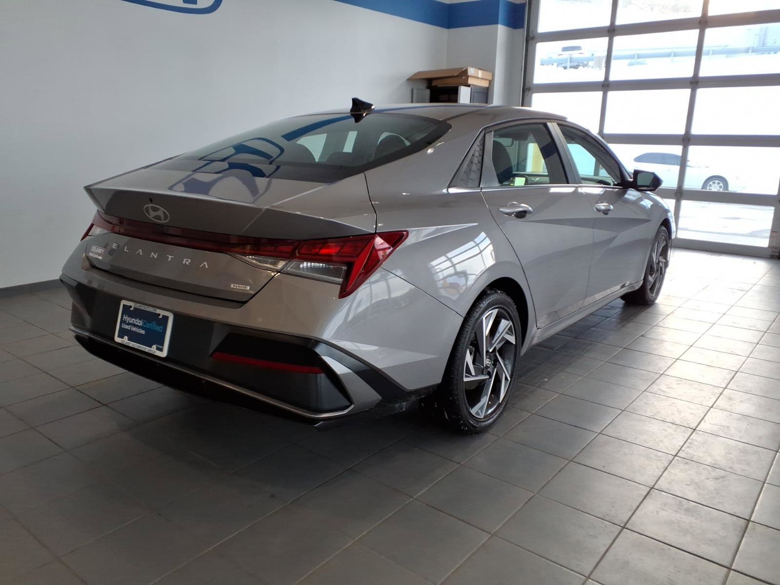 Certified 2025 Hyundai Elantra Limited image 5