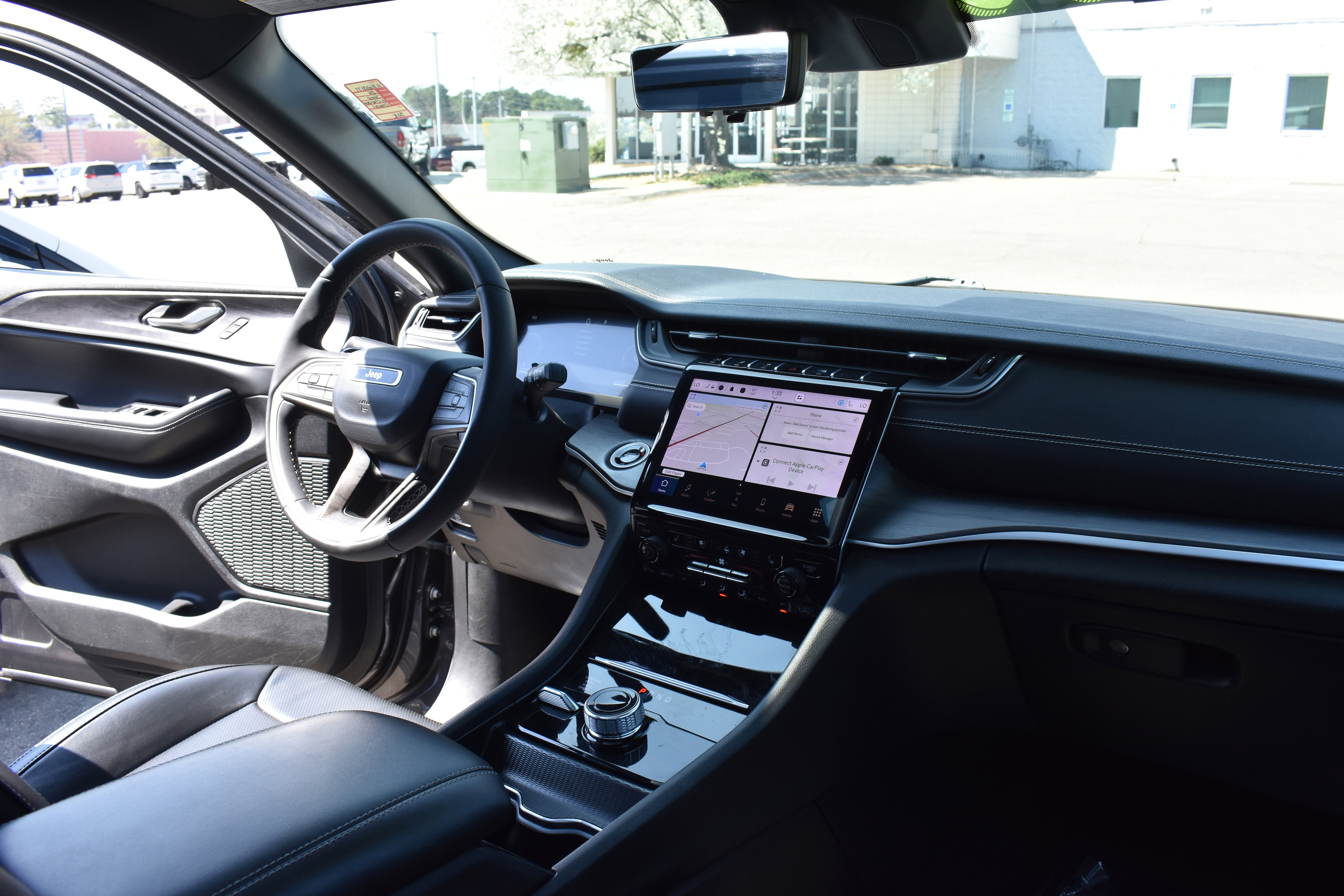 Used 2024 Jeep Grand Cherokee L Limited w/ Luxury Tech Group II image 28