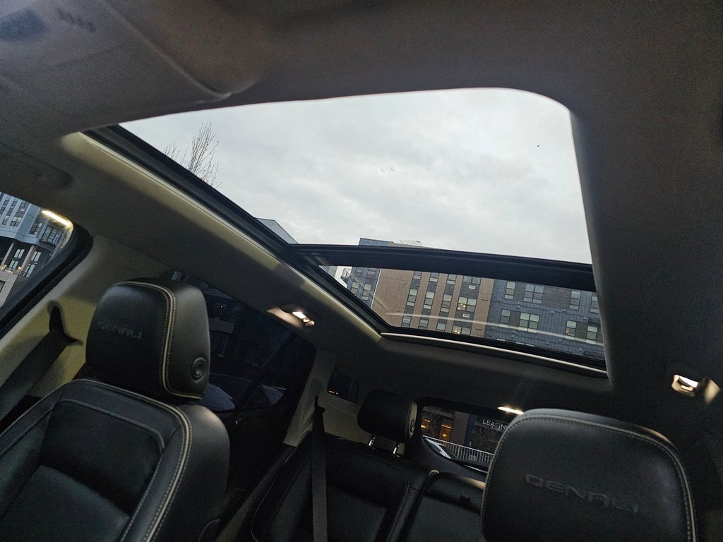 Used 2018 GMC Terrain Denali w/ Advanced Safety Package image 10