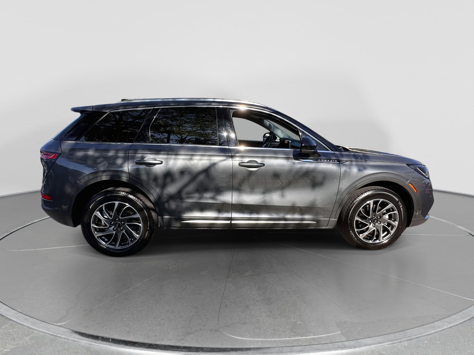 Used 2022 Lincoln Corsair AWD w/ Equipment Group 101A image 2