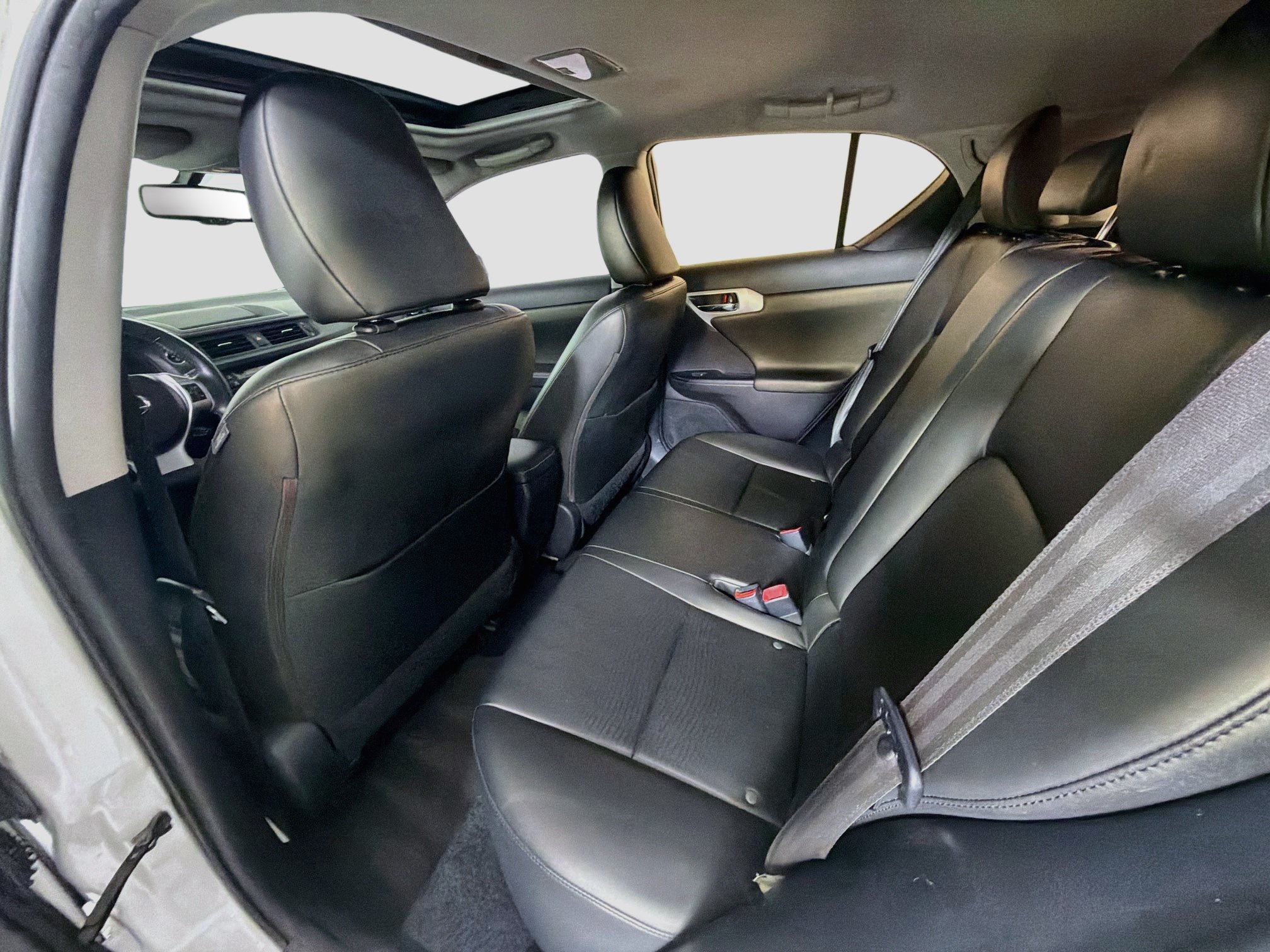 Used 2012 Lexus CT 200h Premium w/ Premium Audio Pkg FWD image 27