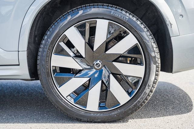 Used 2024 Volvo XC90 T8 Plus w/ Protection Package Premier image 18