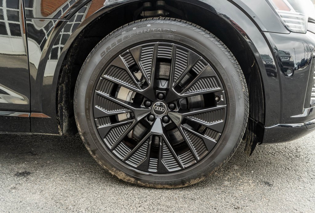 Used 2024 Audi Q8 e-tron Prestige image 5