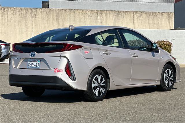 Certified 2018 Toyota Prius Prime Advanced FWD image 2
