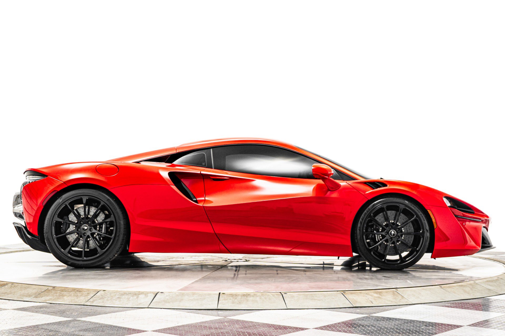 Used 2023 McLaren Artura RWD image 38