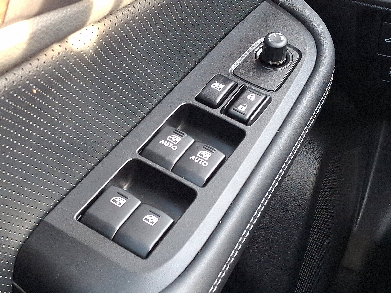 Used 2016 Subaru Outback 3.6R Limited image 26