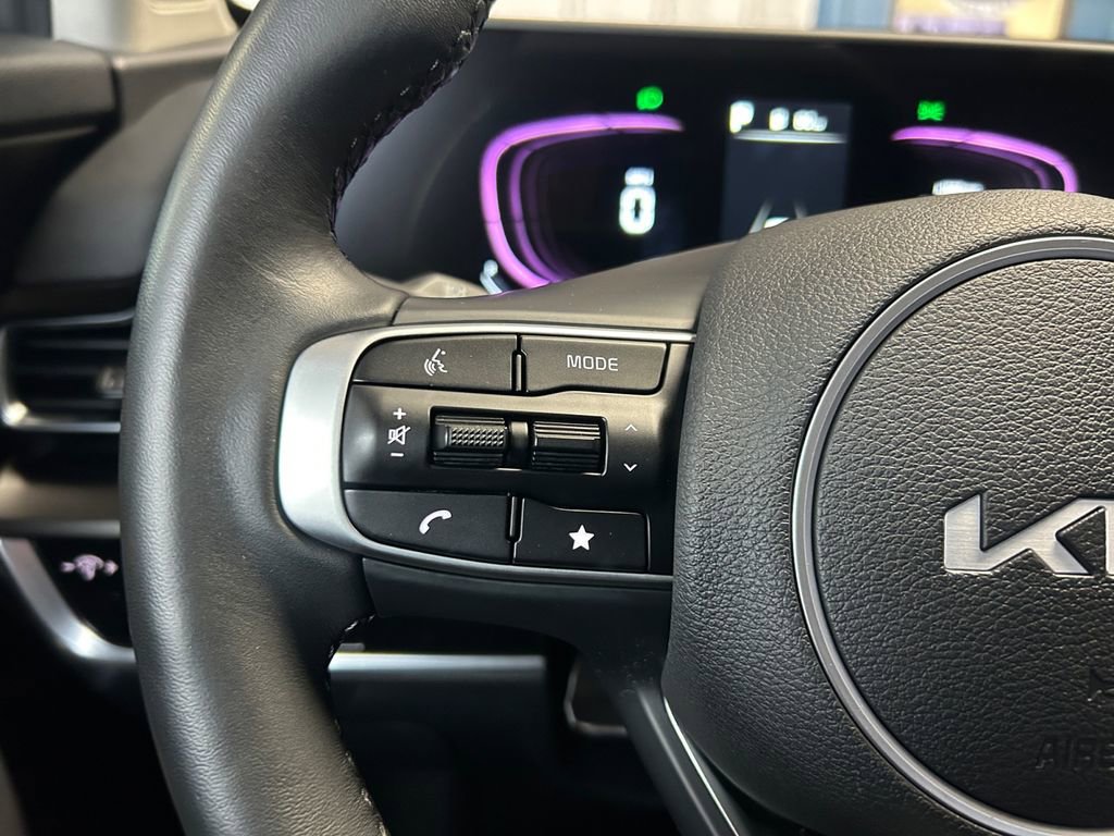 Used 2025 Kia Sportage EX image 17
