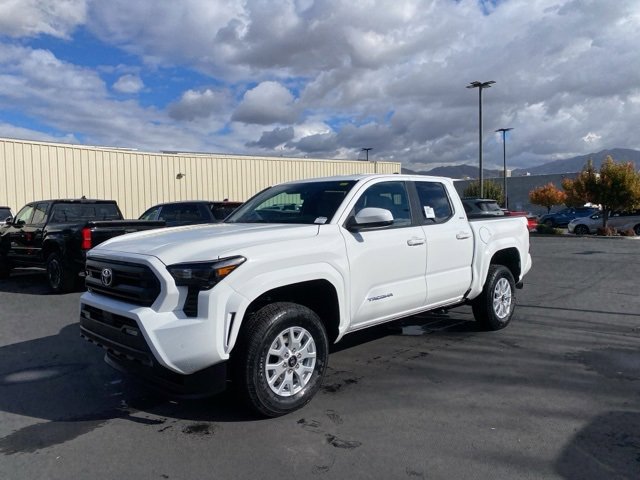 New 2025 Toyota Tacoma SR5