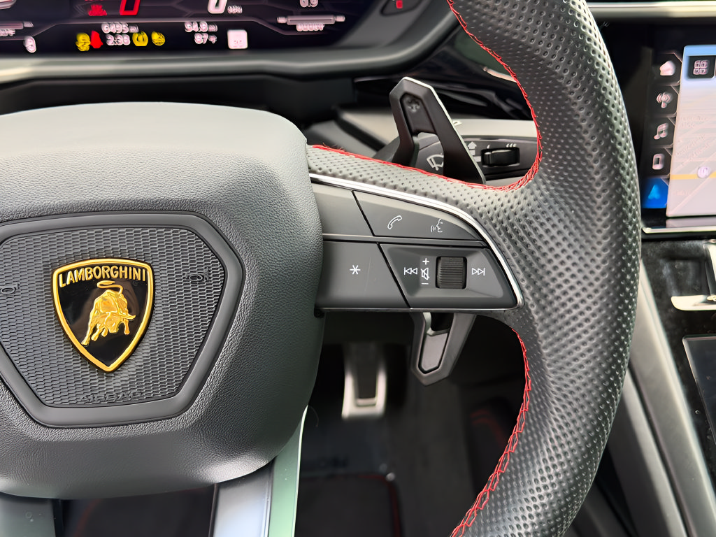 Used 2021 Lamborghini Urus AWD/4WD image 50