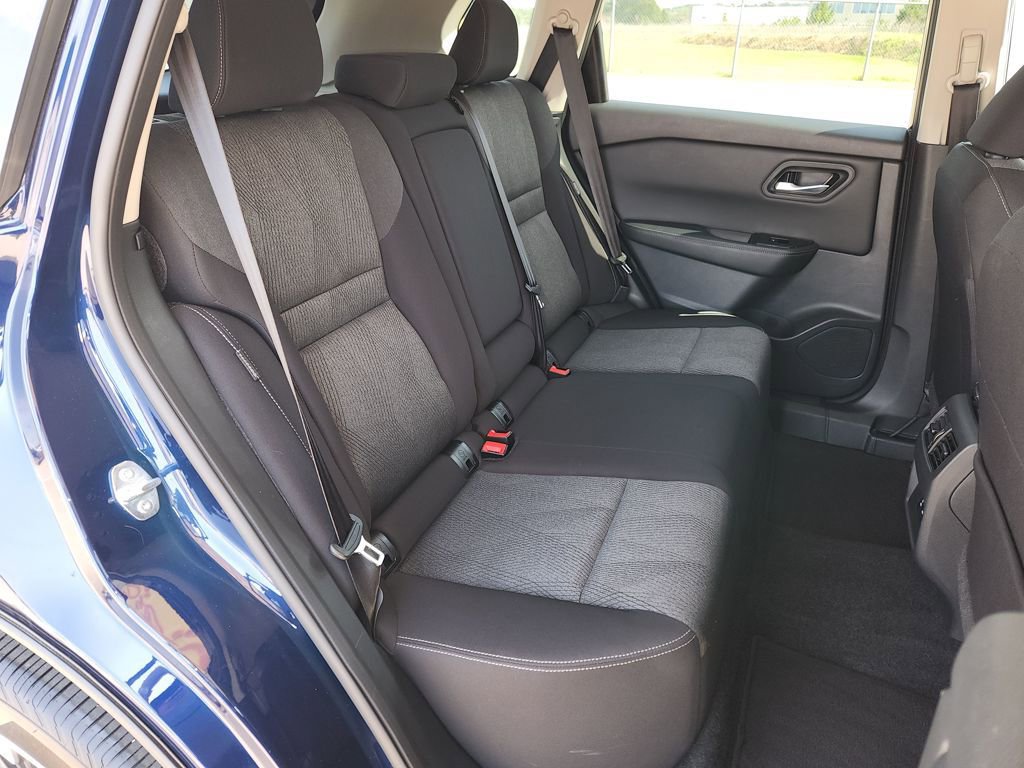 Used 2025 Nissan Rogue SV AWD/4WD image 14