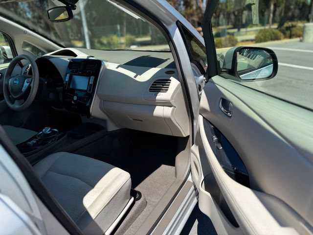 Used 2012 Nissan Leaf SL FWD image 28