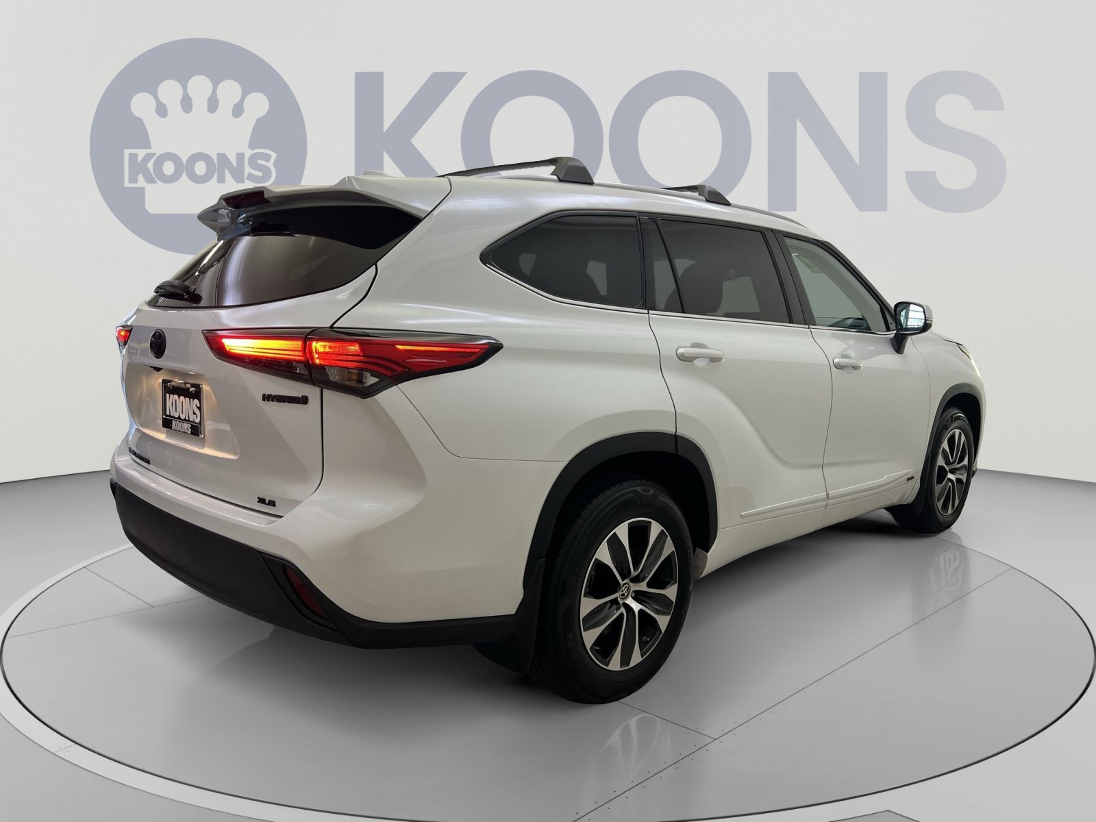 Used 2022 Toyota Highlander XLE AWD/4WD image 8