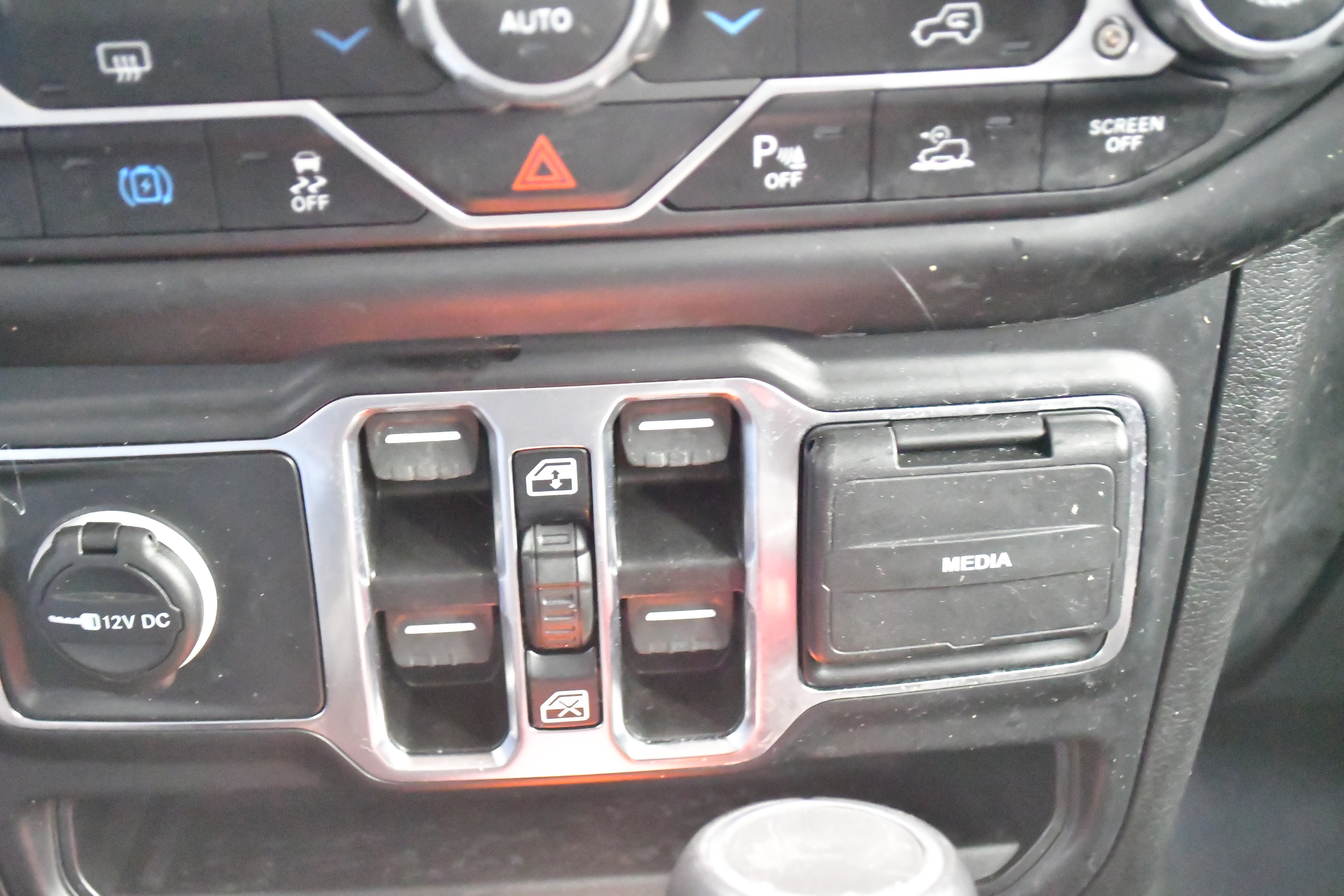 Used 2022 Jeep Wrangler Unlimited Sahara image 27