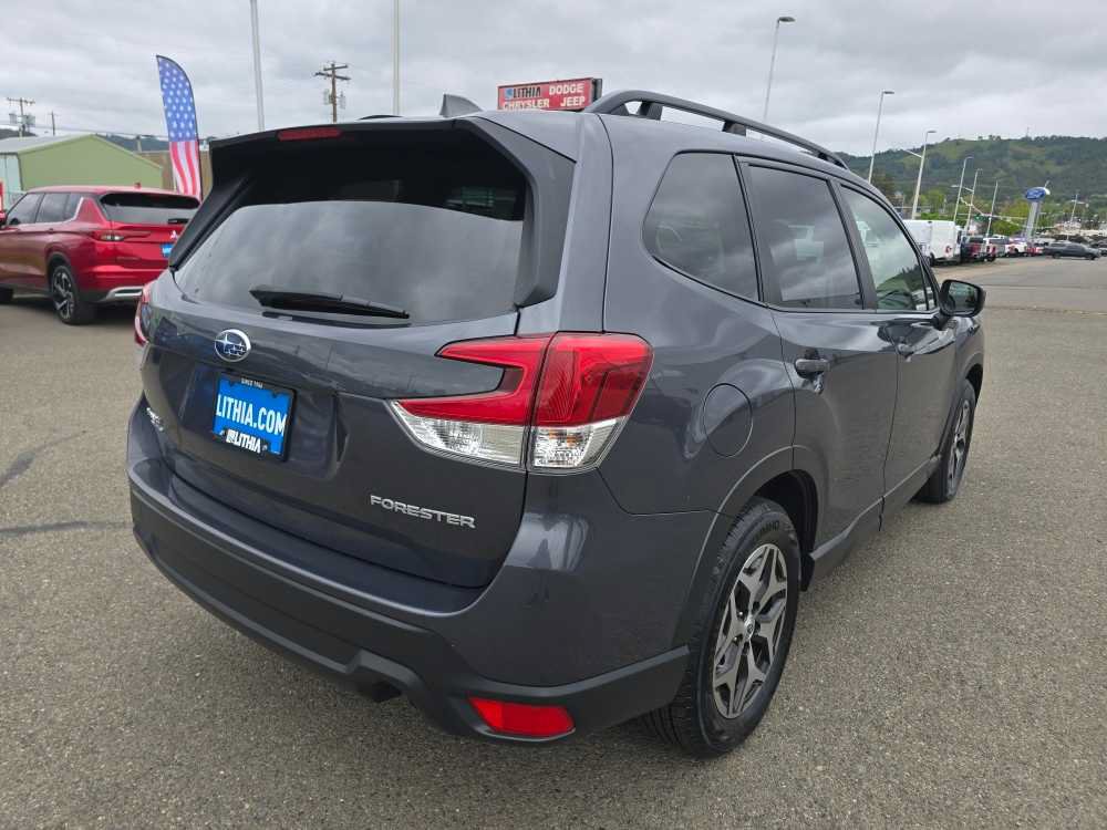 Used 2022 Subaru Forester Premium AWD/4WD image 5