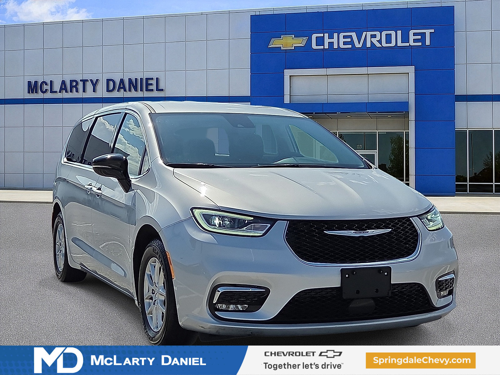 Used 2024 Chrysler Pacifica Touring-L