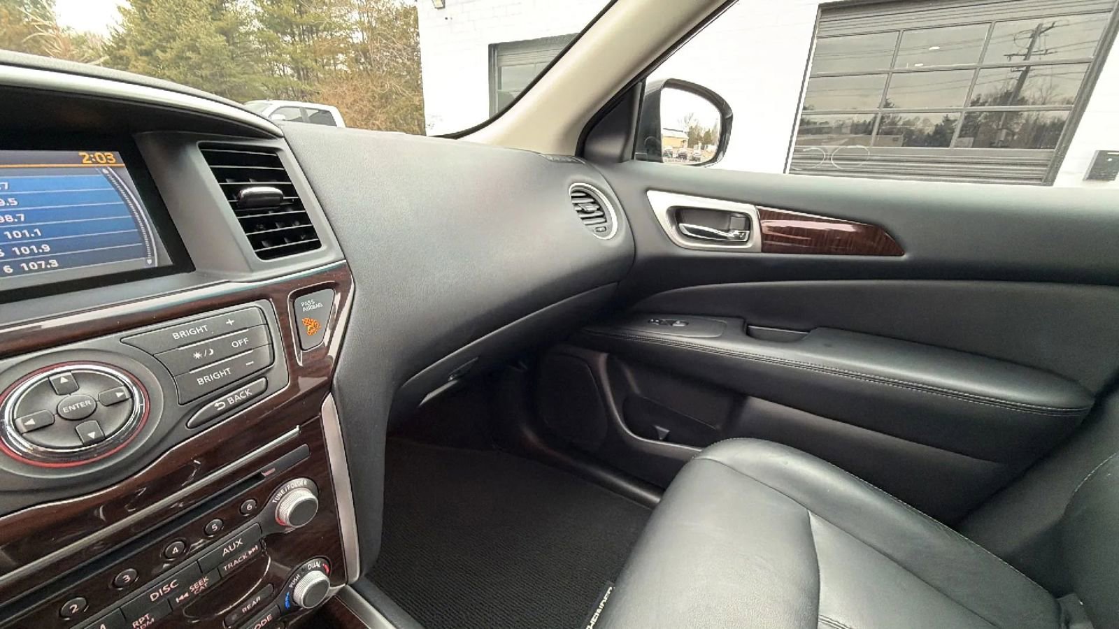 Used 2013 Nissan Pathfinder SL image 25