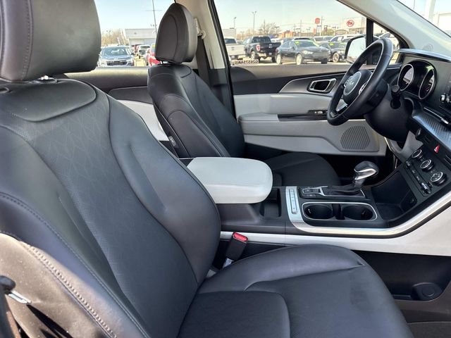 Used 2023 Kia Carnival LX FWD image 18