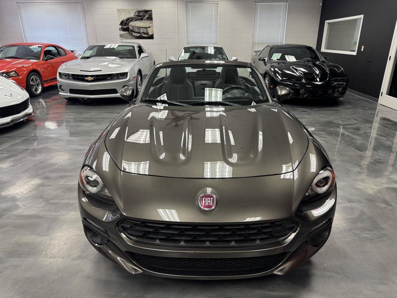Used 2017 FIAT 124 Spider Classica RWD image 22