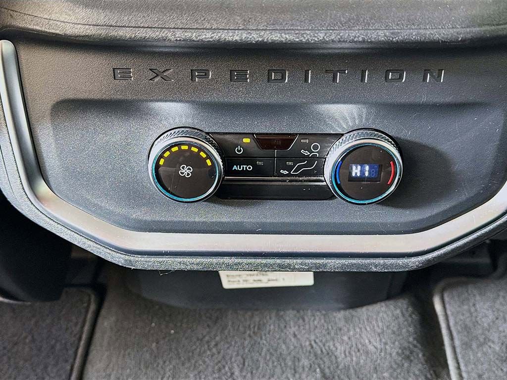 Used 2025 Ford Expedition Active image 38