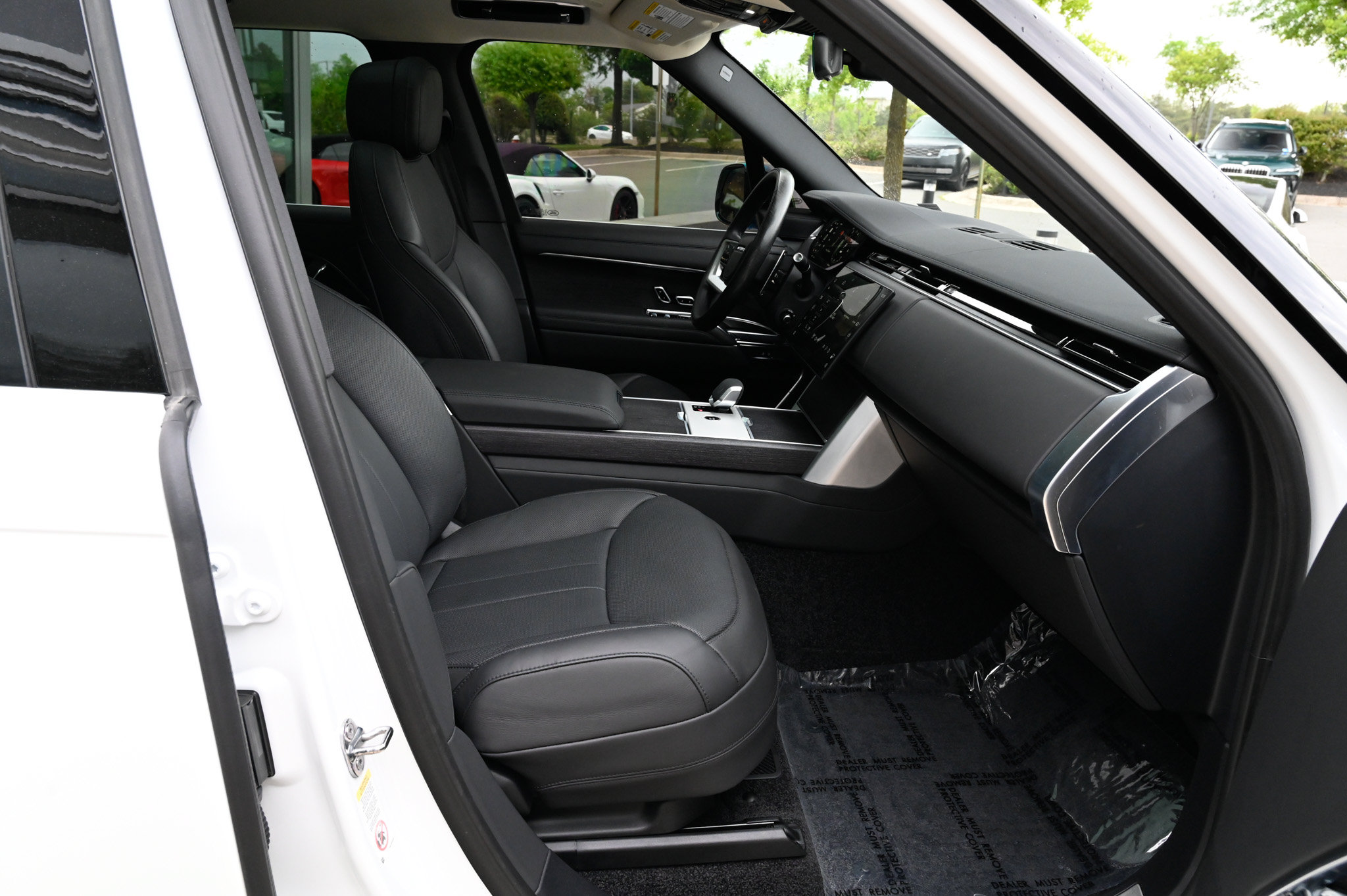 Used 2025 Land Rover Range Rover SE AWD/4WD image 55