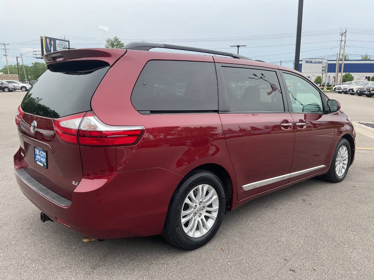 Used 2015 Toyota Sienna XLE FWD image 7
