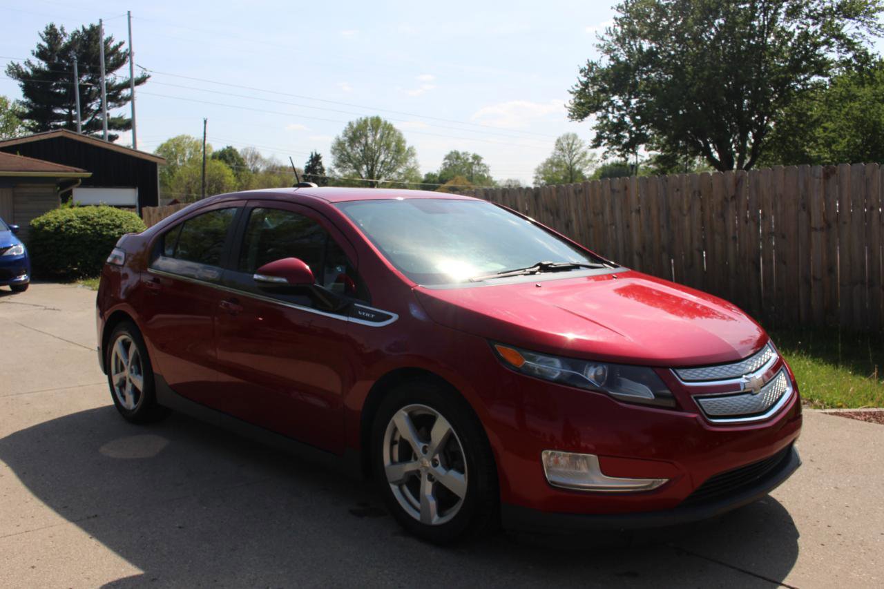 Used 2015 Chevrolet Volt FWD image 2