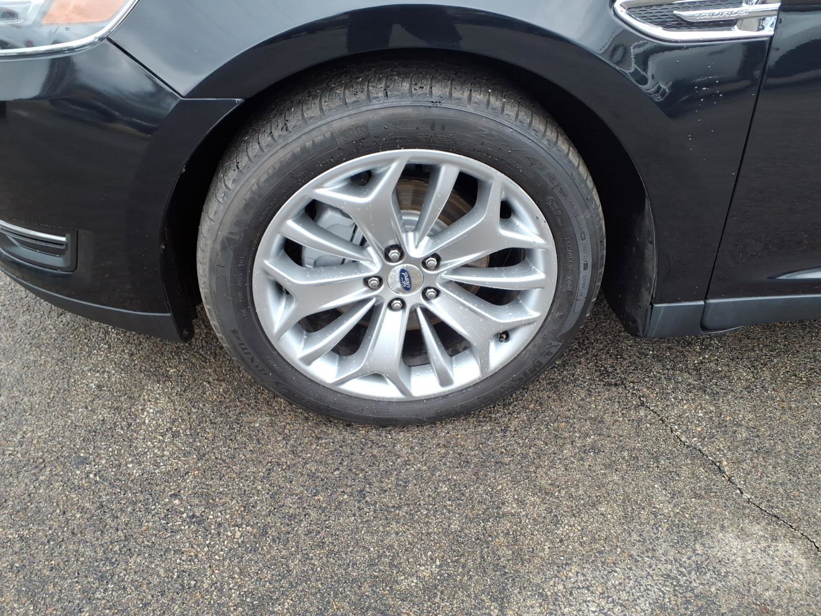 Used 2019 Ford Taurus Limited image 4