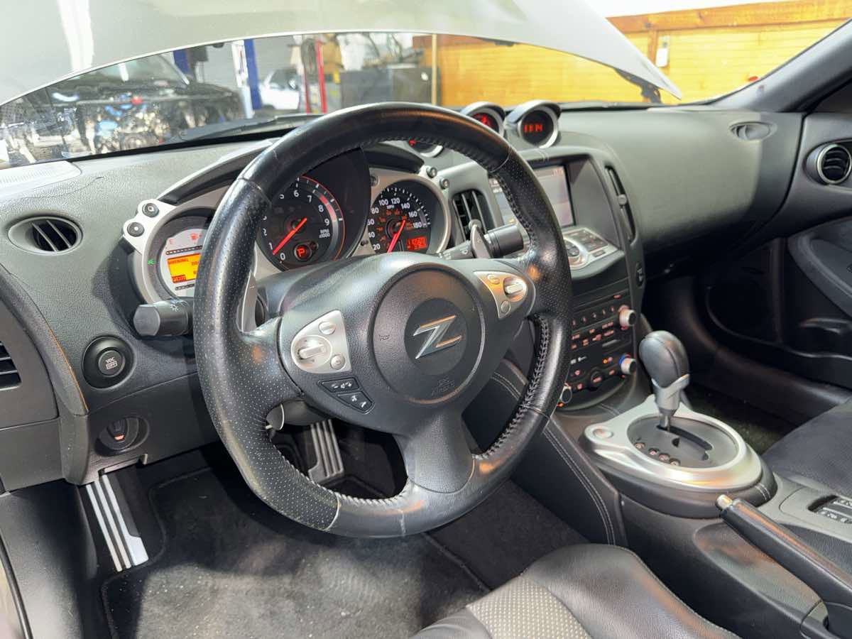 Used 2009 Nissan 370Z Touring w/ Sport Pkg image 16