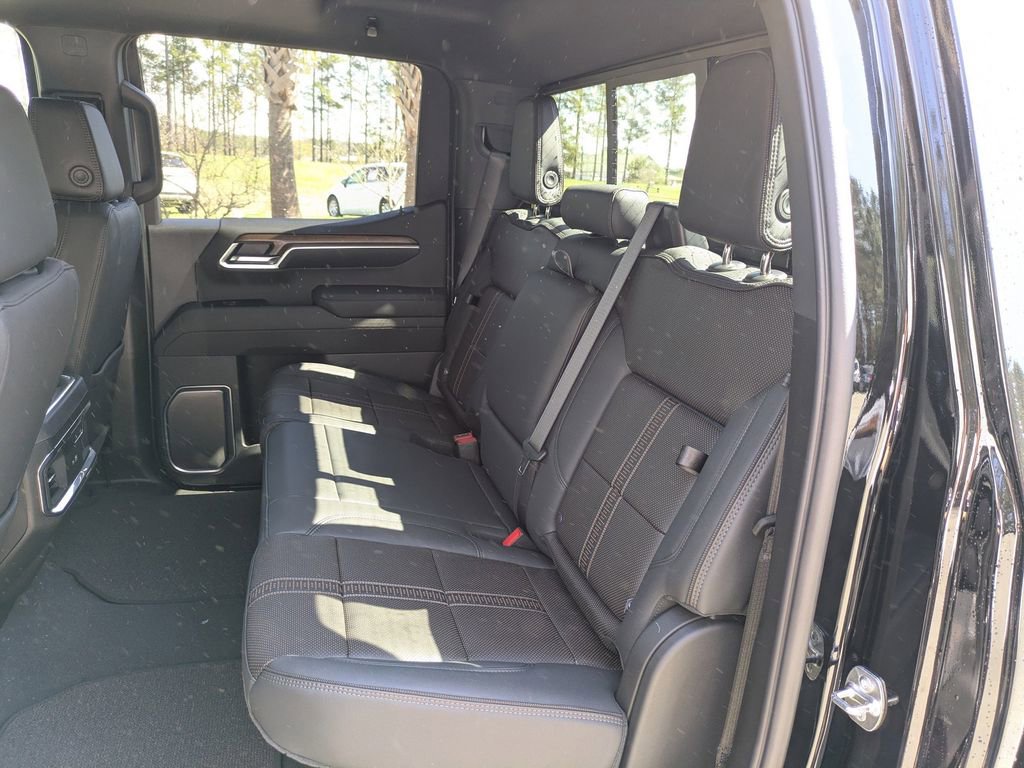New 2026 Chevrolet Silverado 1500 High Country w/ Midnight Edition AWD/4WD image 15