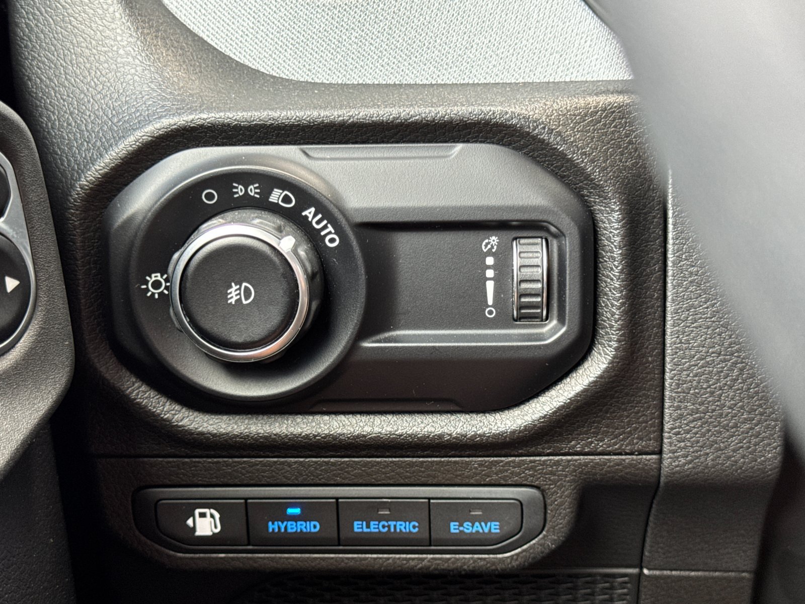 Used 2024 Jeep Wrangler Unlimited AWD/4WD image 34