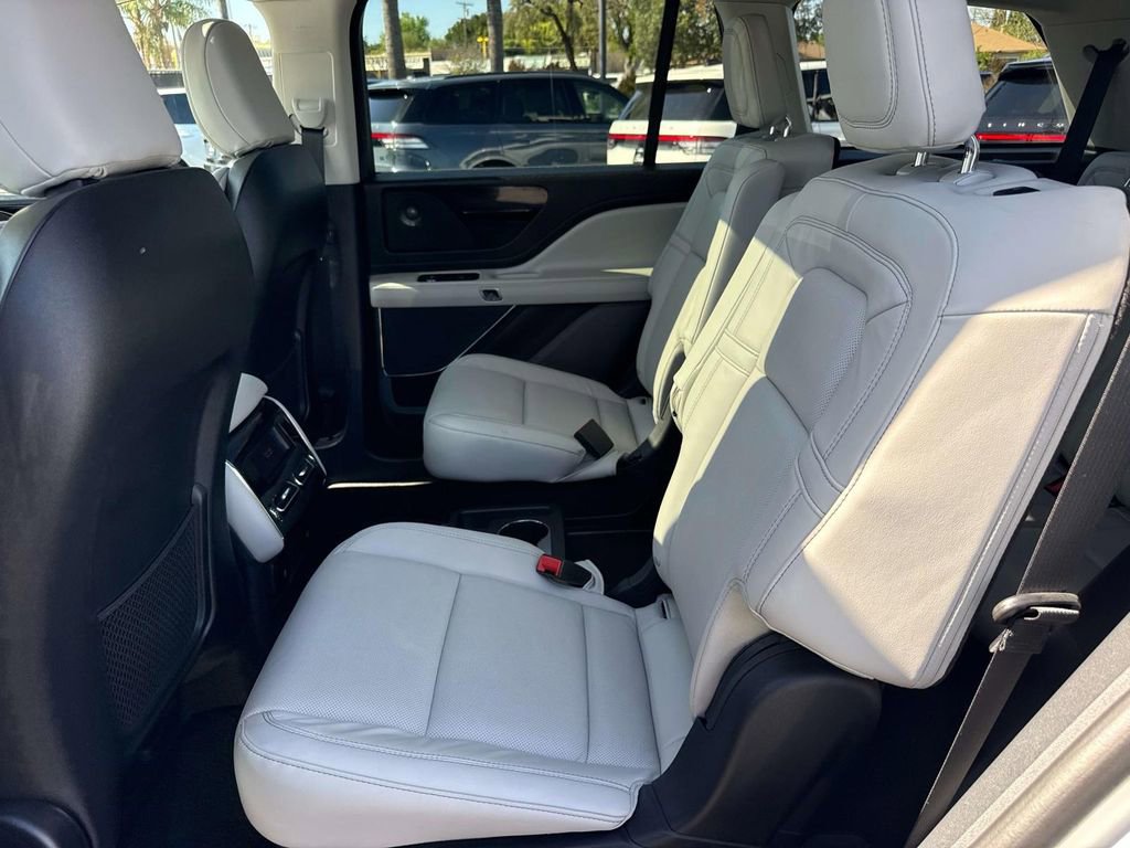 Used 2025 Lincoln Aviator Reserve image 11